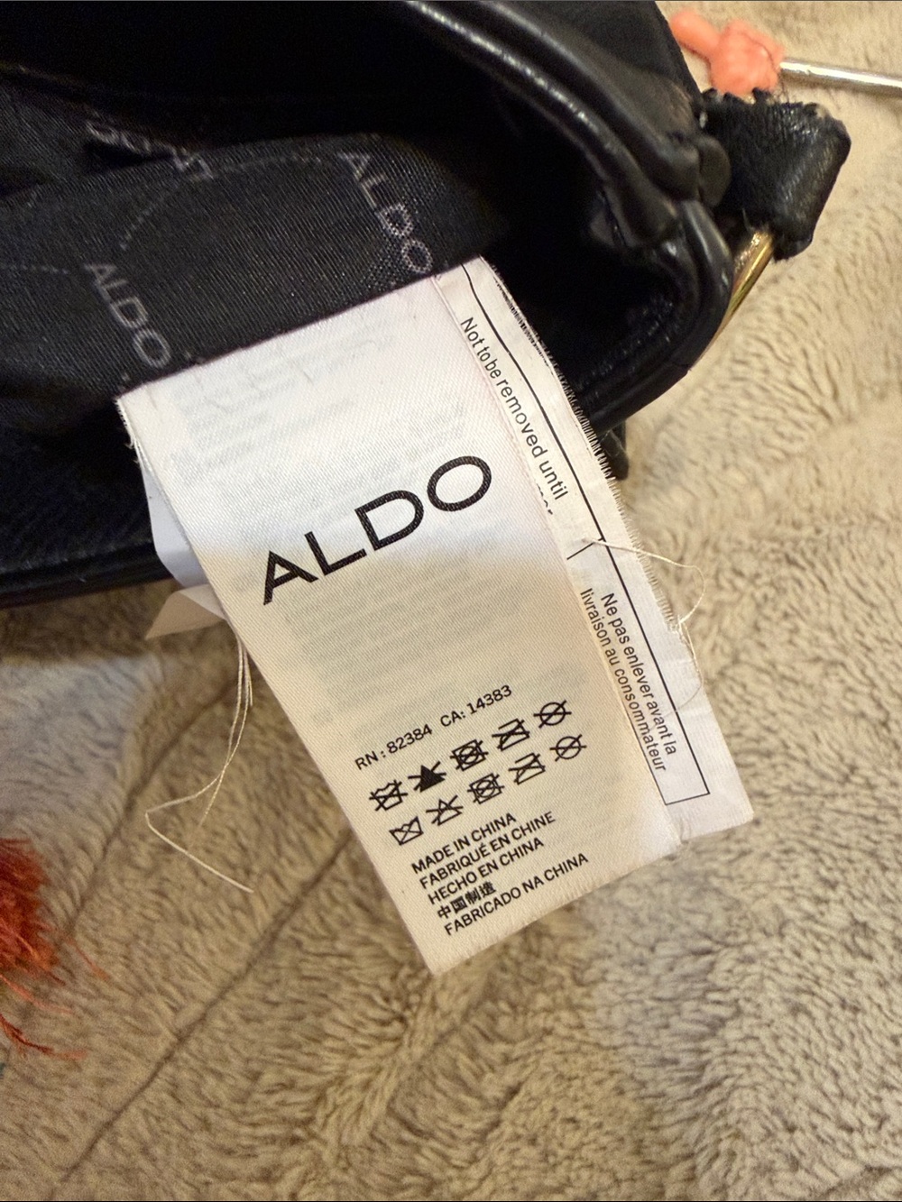 the classicAldo Derovina Crossbody Bag in black faux leather GUC +Aldo Charm - Picture 10 of 10